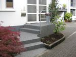 Dortmund: Hauseingangstreppe mit Granitsplitt gespachtelt
